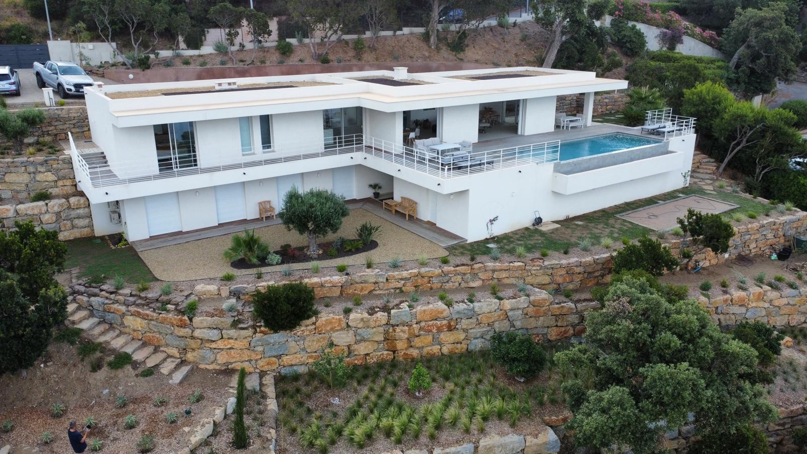 Construction d'une villa au Rayol-Canadel - La Rayolaise des Travaux, entreprise de construction, rénovation, extensions, dans le Var Construction d'une villa au Rayol-Canadel - La Rayolaise des Travaux, entreprise de construction, rénovation, extensions, dans le Var